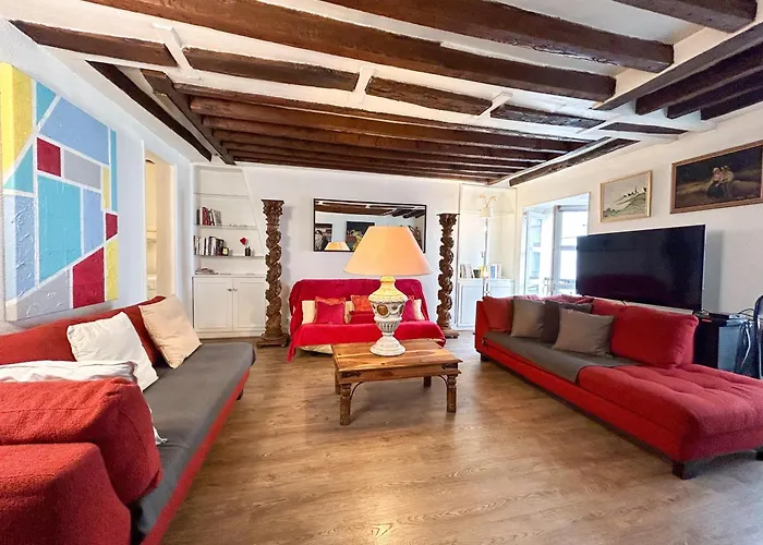 Spacious Apartment In Montparnasse